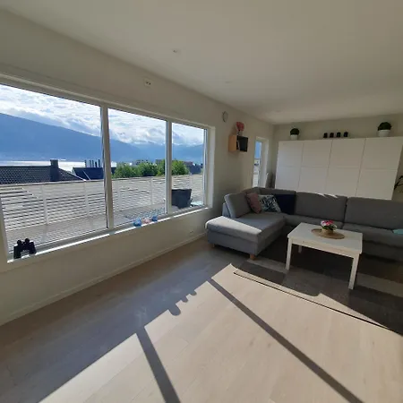 Arctic View - Sentral With Free Parking شقة ترومسو